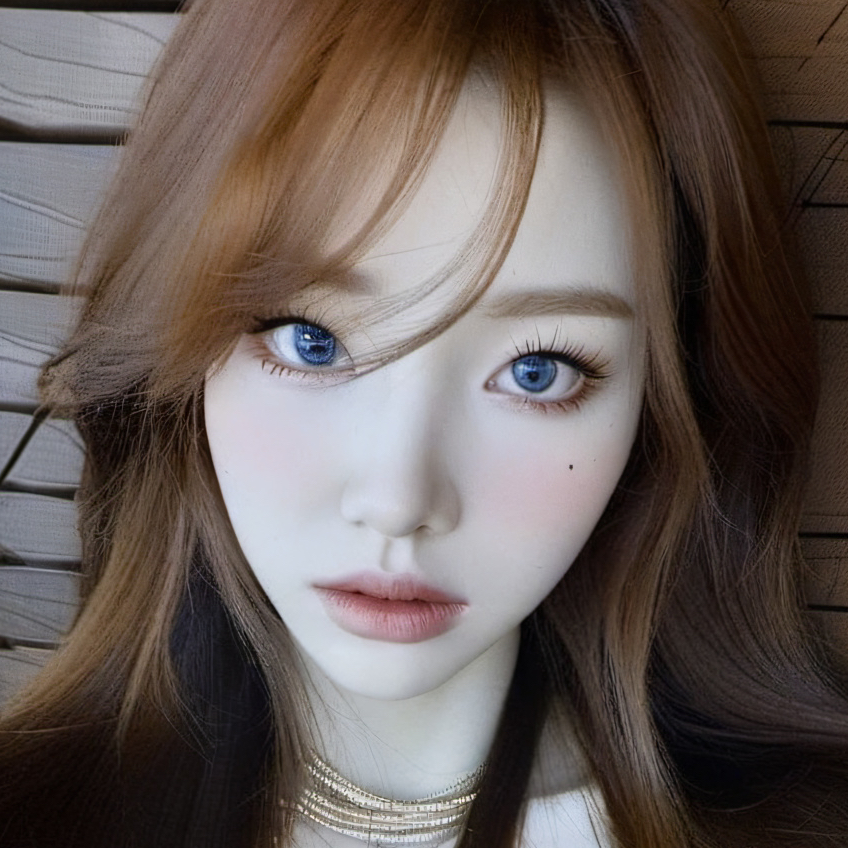 chat with ai character: Loona