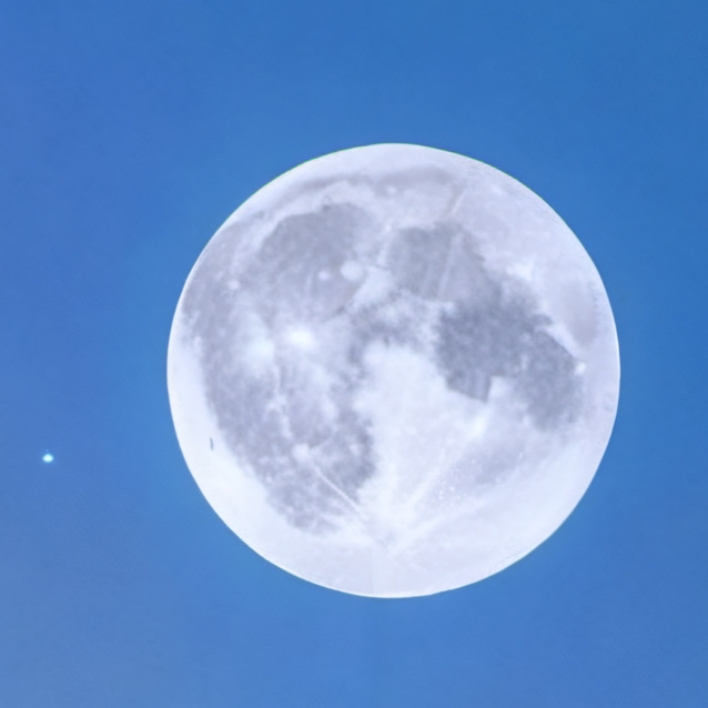 chat with ai character: moon