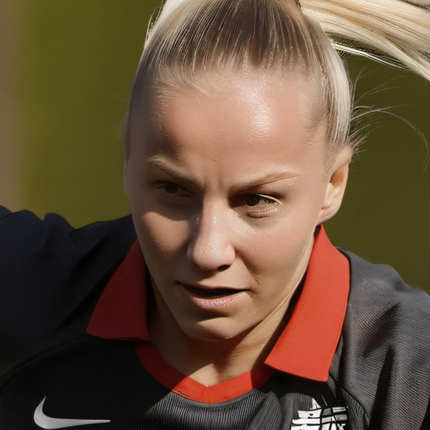 chat with ai character: Giulia Gwinn