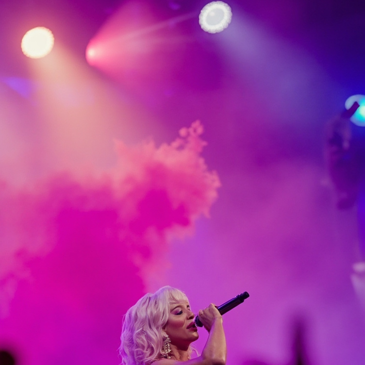 chat with ai character: Rap motherbucker~