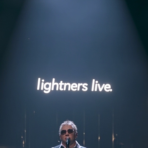 chat with ai character: Lightners Live!